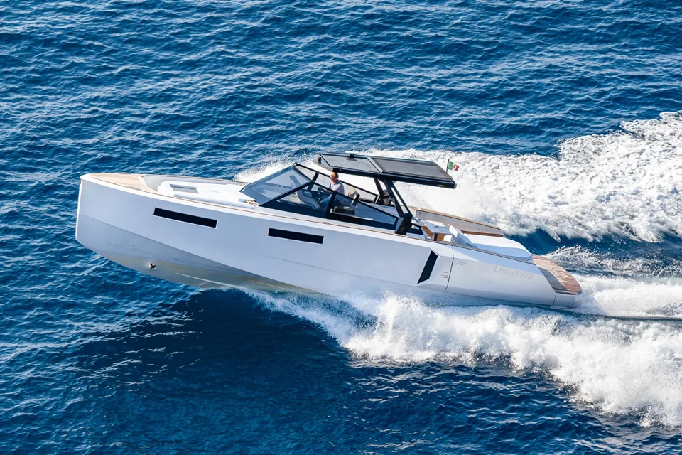 CAPRI: A MISURA DI YACHT ESCLUSIVI CAPRI: A MISURA DI YACHT ESCLUSIVI - Capri360 journal